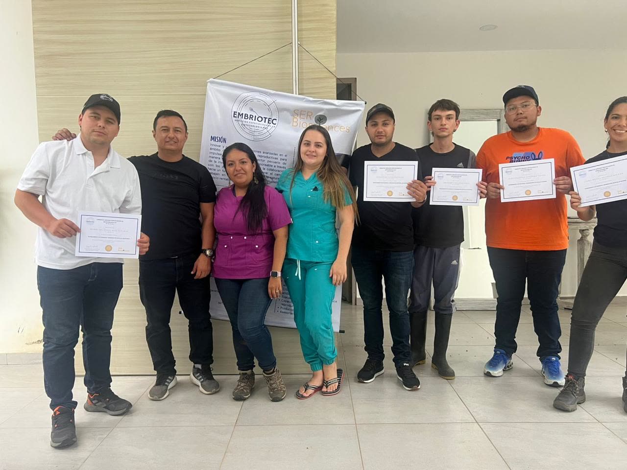 Entrega de certificados de capacitación técnica Embriotec